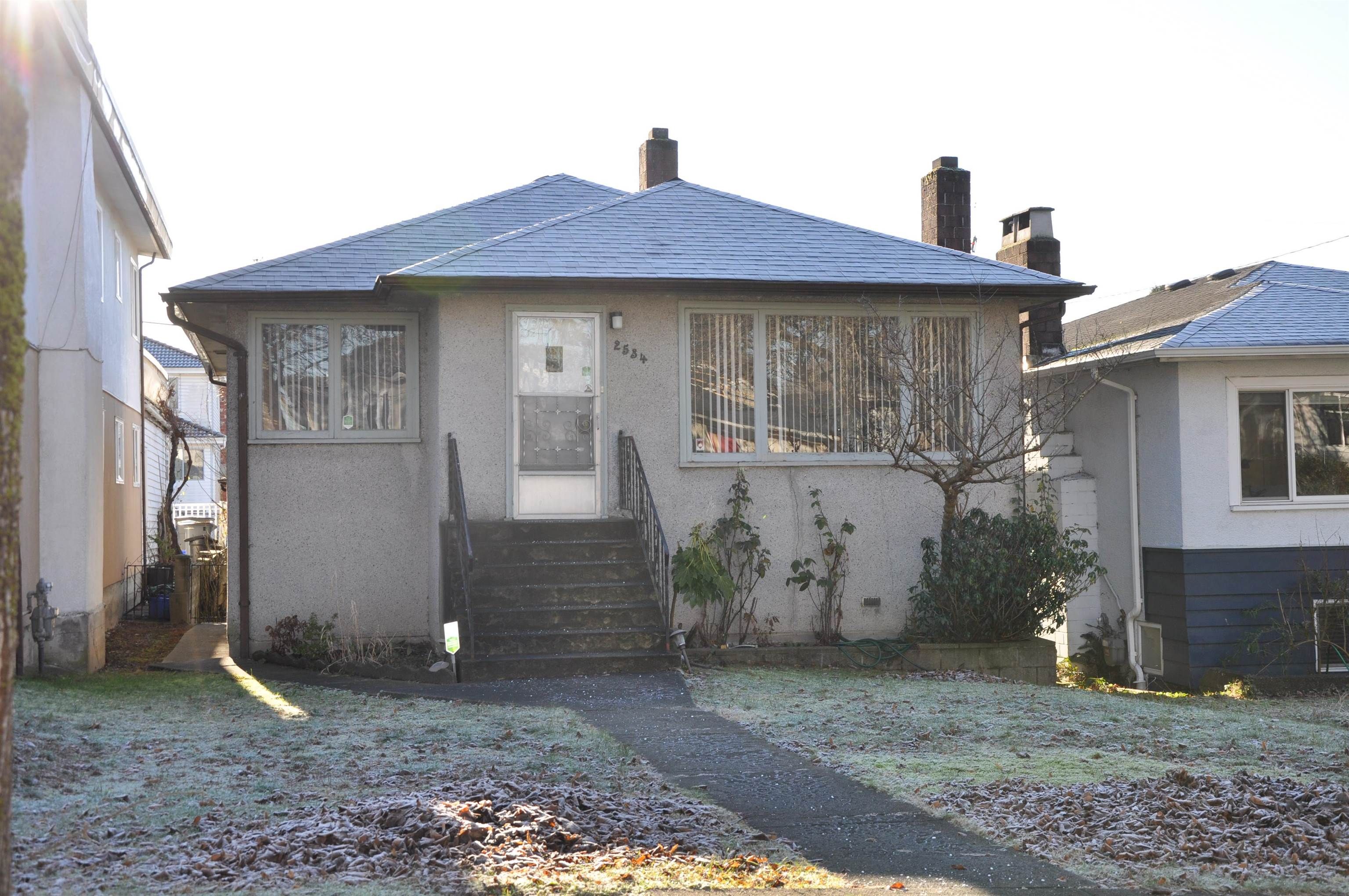 Main Photo: 2534 E 6TH Avenue in Vancouver: Renfrew VE House for sale (Vancouver East)  : MLS®# R2640273