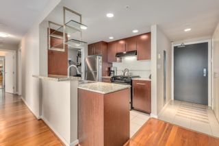 Photo 10: 2205 583 BEACH Crescent in Vancouver: Yaletown Condo for sale (Vancouver West)  : MLS®# R2726444