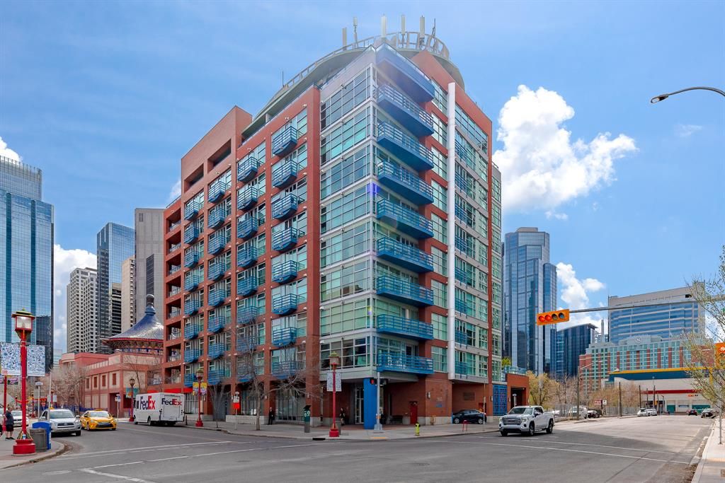 Main Photo: 212 205 Riverfront Avenue SW in Calgary: Chinatown Apartment for sale : MLS®# A2045202