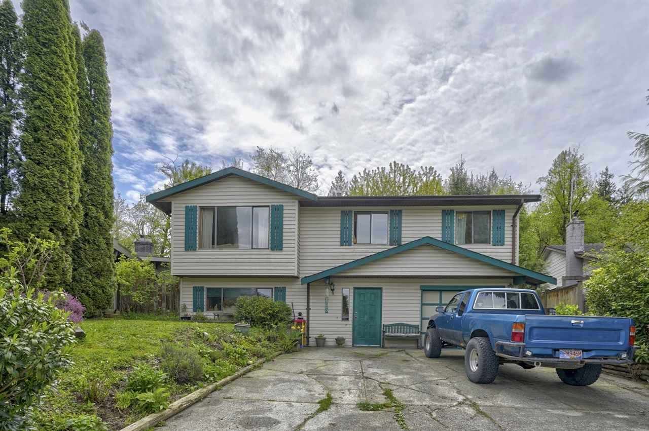 Main Photo: 9233 209A Crescent in Langley: Walnut Grove House for sale : MLS®# R2439766