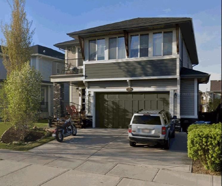 Welcome to 124 Auburn Bay Avenue SE, your home in an incredible Lake community.