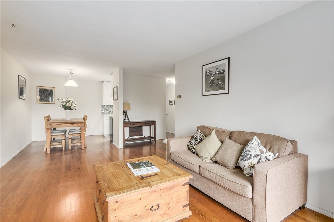 Photo 4: Photos: 213 2125 W 2ND Avenue in Vancouver: Kitsilano Condo for sale (Vancouver West)  : MLS®# R2230059