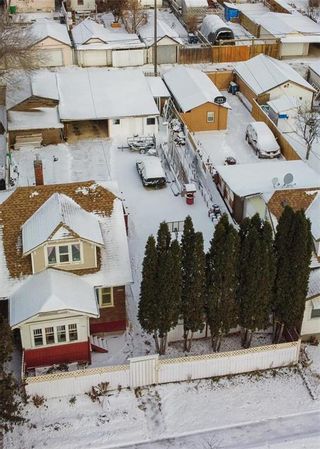 Photo 1: 833 College Avenue in Winnipeg: North End Residential for sale (4A)  : MLS®# 202331916