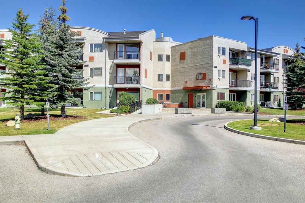 Main Photo: 113 69 Springborough Court SW in Calgary: Springbank Hill Apartment for sale : MLS®# A1246131