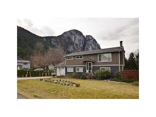 Photo 1: 2029 MAPLE Drive in Squamish: Valleycliffe House for sale : MLS®# V933584