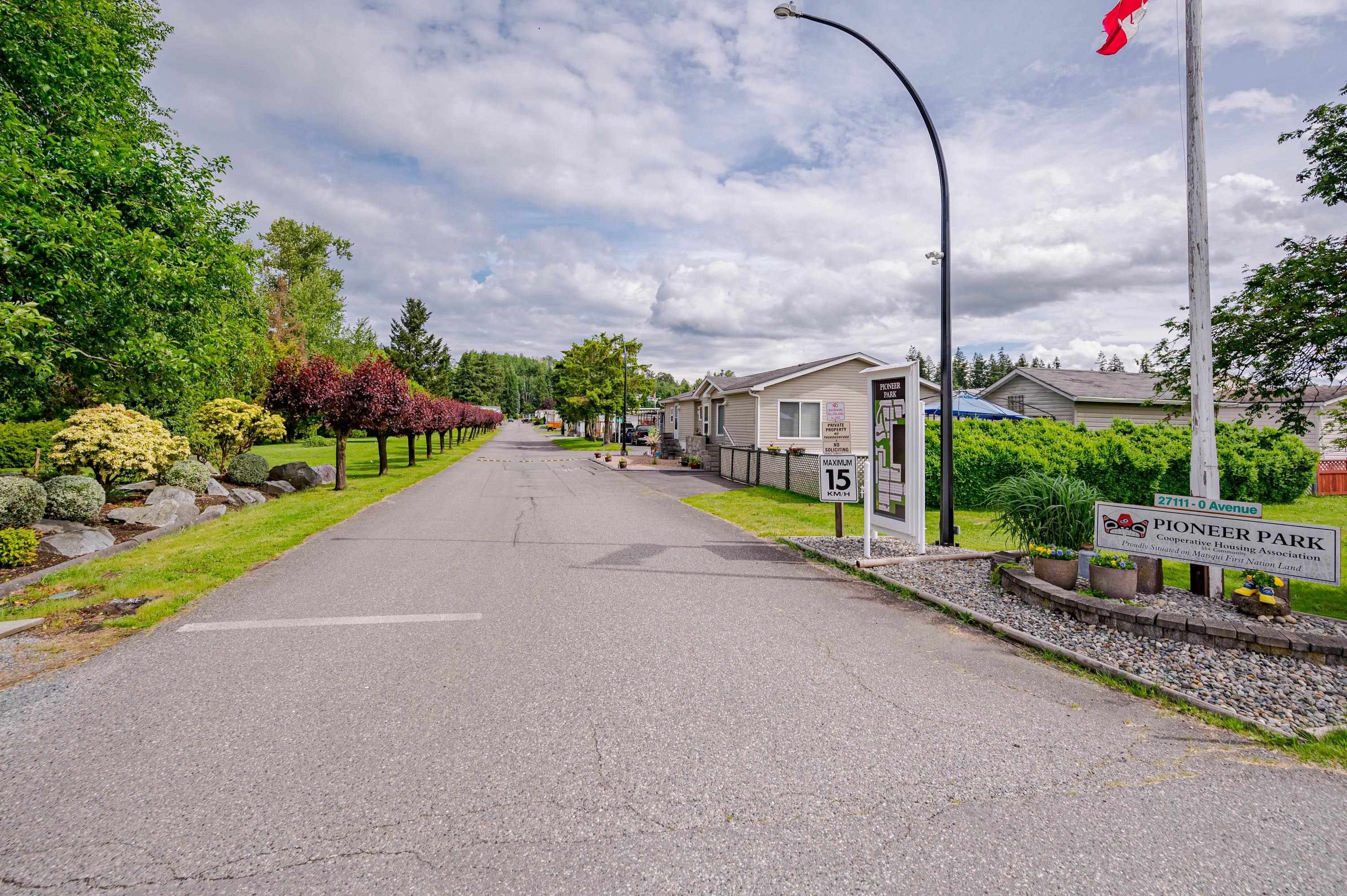 Main Photo: 260 27111 0 Avenue in Langley: Aldergrove Langley Manufactured Home for sale in "Pioneer Park" : MLS®# R2842891