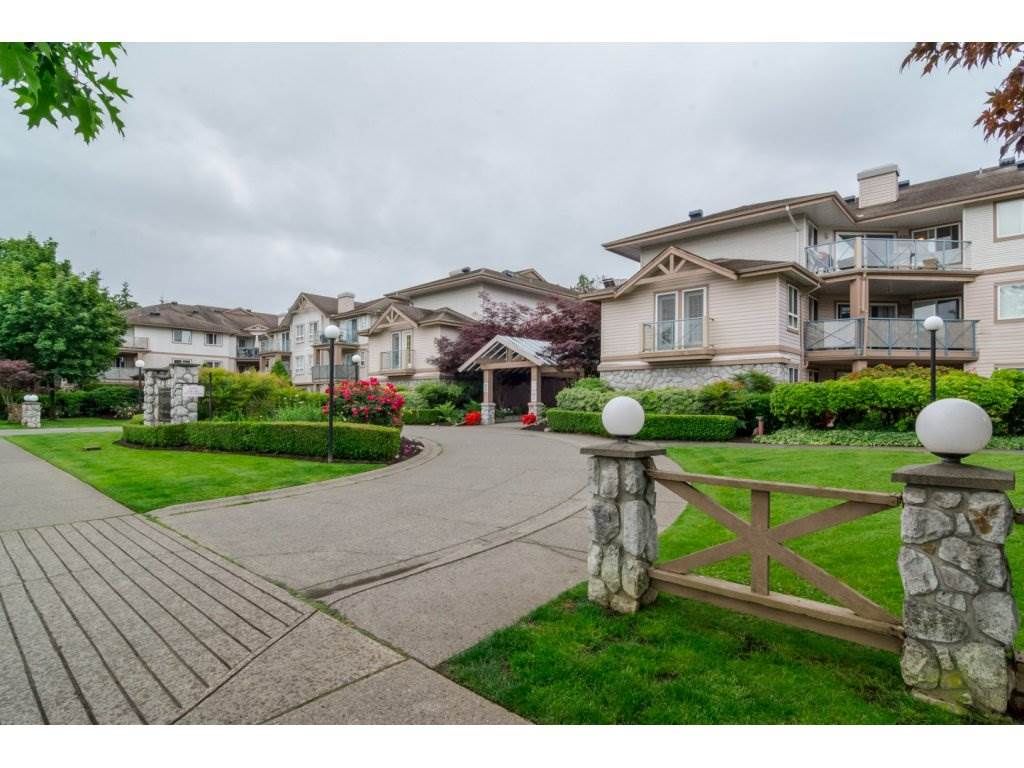 Main Photo: 306 22150 48TH Avenue in Langley: Murrayville Condo for sale in "EAGLE CREST" : MLS®# R2182501
