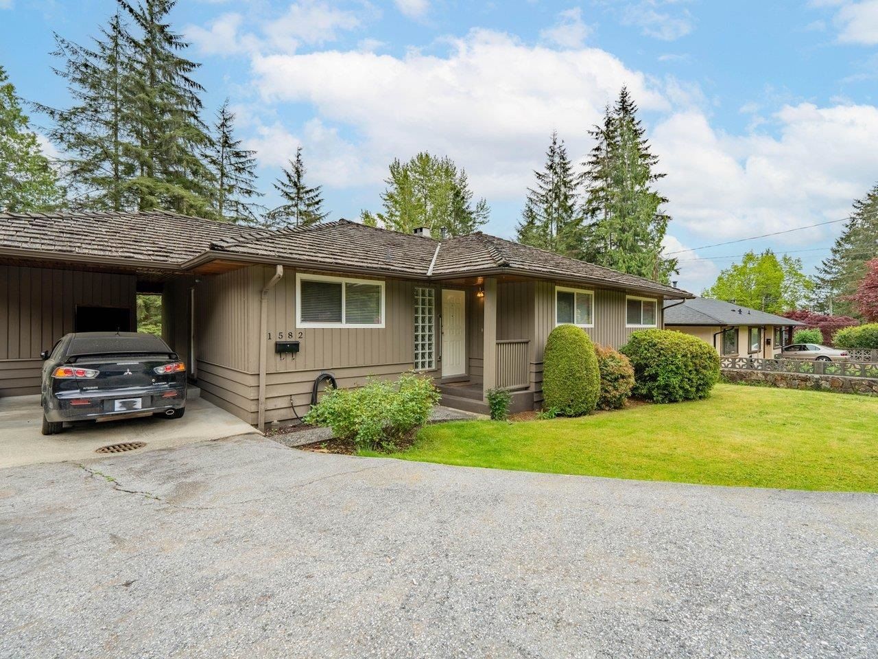 Main Photo: 1582 MERLYNN Crescent in North Vancouver: Westlynn House for sale : MLS®# R2694654
