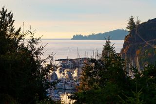 Photo 2: 5703 BLUEBELL Drive in West Vancouver: Eagle Harbour House for sale : MLS®# R2869698