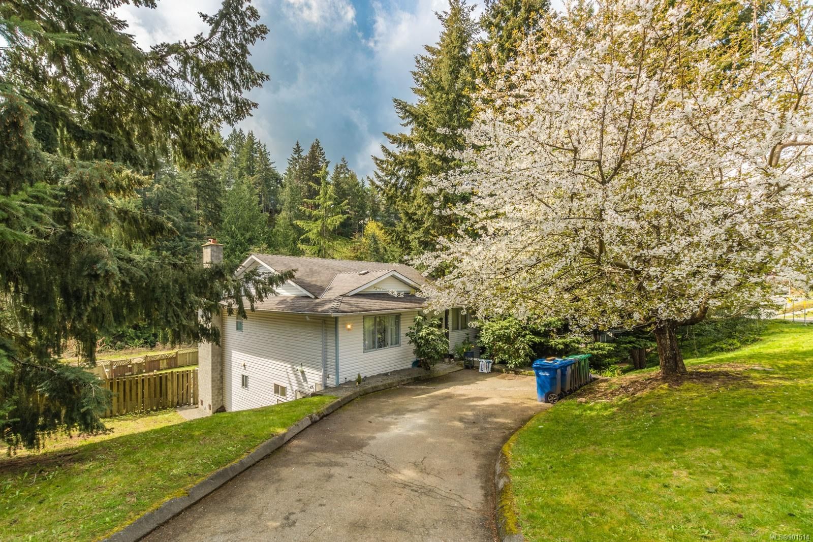 Main Photo: 4149 Ross Rd in Nanaimo: Na Uplands House for sale : MLS®# 901514