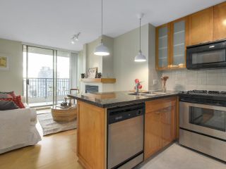 Photo 2: 1606 989 RICHARDS Street in Vancouver: Downtown VW Condo for sale in "MONDRIAN I" (Vancouver West)  : MLS®# R2122201