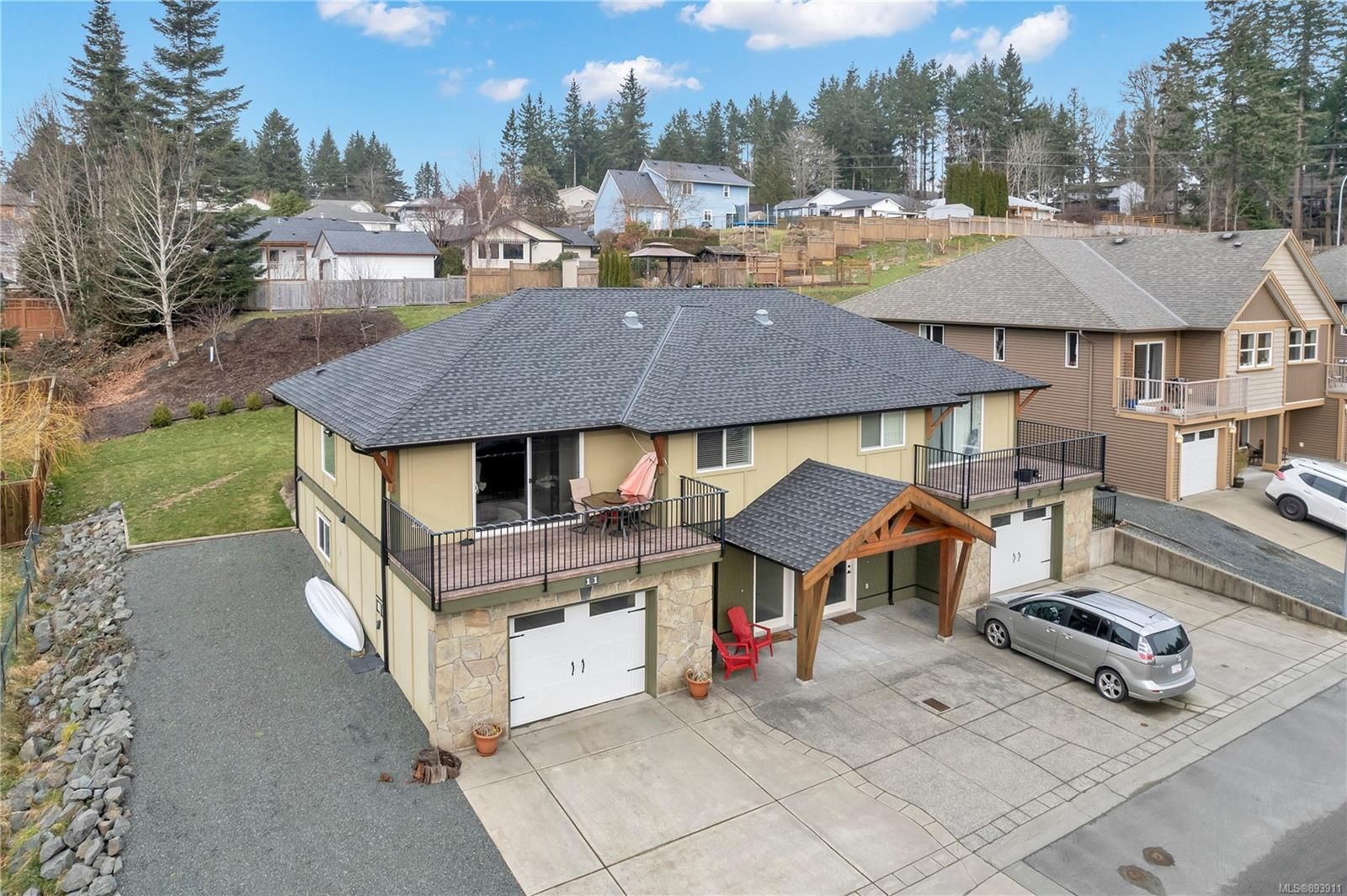 Main Photo: 11 1424 South Alder St in Campbell River: CR Willow Point Half Duplex for sale : MLS®# 893911