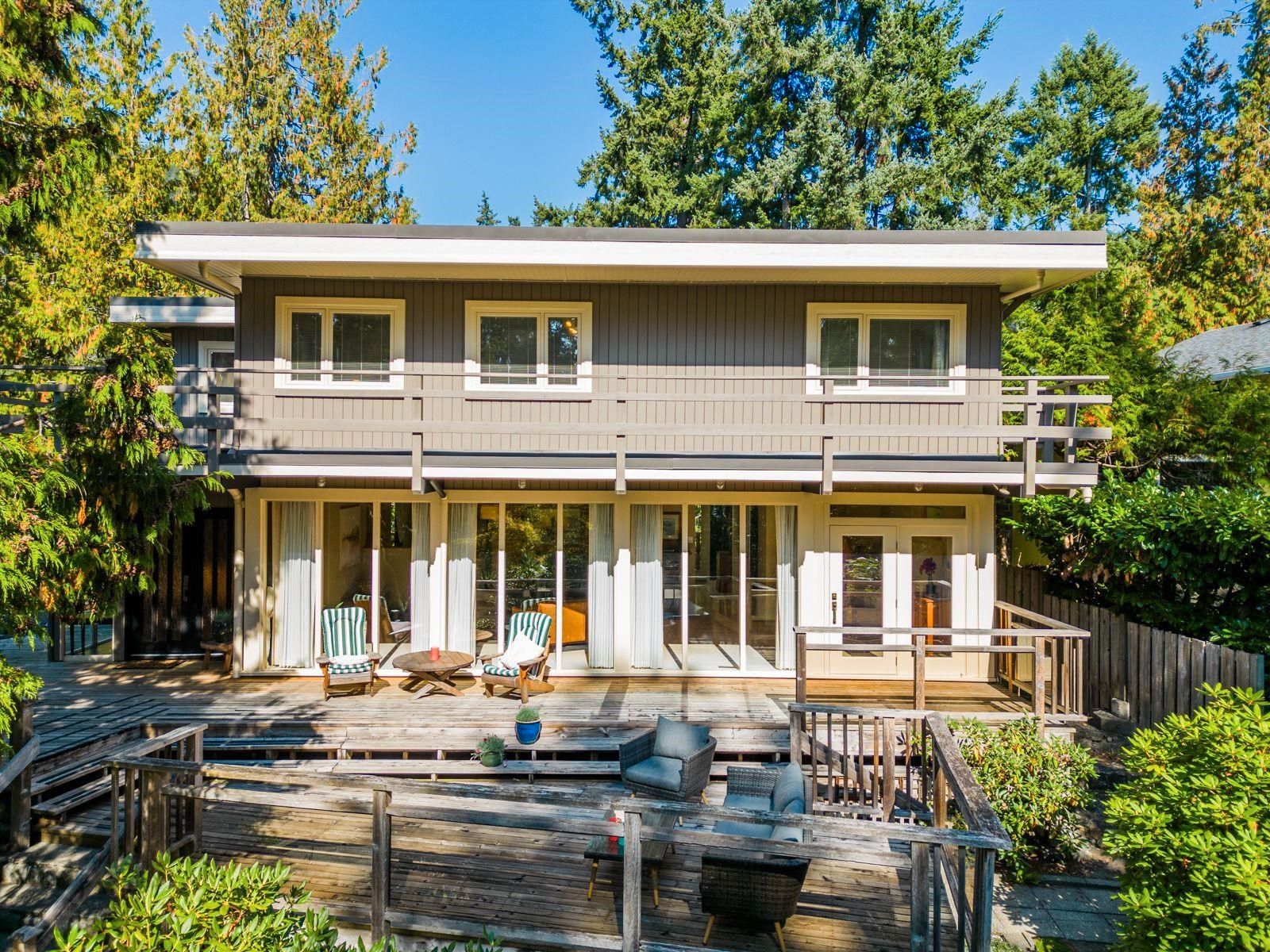 Main Photo: 5765 LARSON Place in West Vancouver: Eagle Harbour House for sale in "Eagle Harbour" : MLS®# R2817082