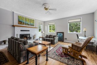 Photo 6: 2241 Seabank Rd in Courtenay: CV Courtenay North House for sale (Comox Valley)  : MLS®# 922070