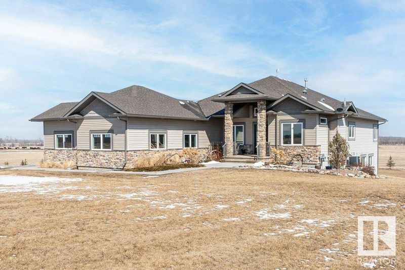 FEATURED LISTING: 48045 Rge Rd 261 Rural Leduc County