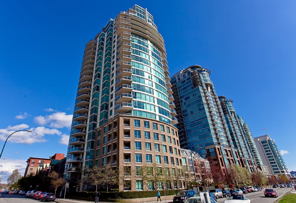 Main Photo: 1605 120 Milross in Vancouver: Condo for sale