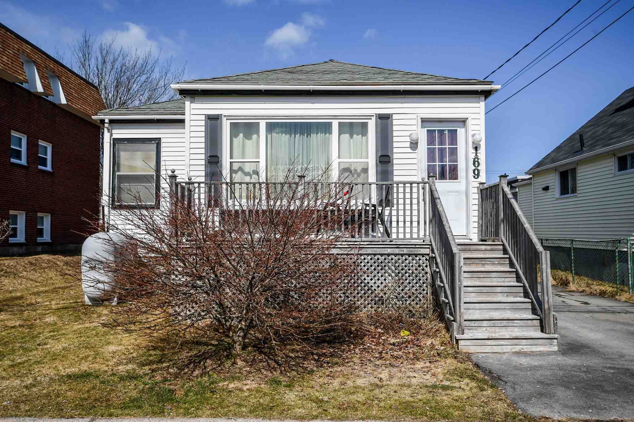 Main Photo: 169 Main Avenue in Fairview: 6-Fairview Residential for sale (Halifax-Dartmouth)  : MLS®# 202105999