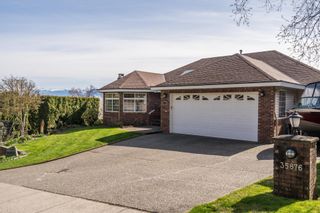 Photo 2: 35876 GRAYSTONE Drive in Abbotsford: Abbotsford East House for sale : MLS®# R2670512