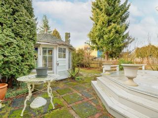 Photo 2: 1121 Caledonia Ave in Victoria: Vi Fernwood House for sale : MLS®# 920616