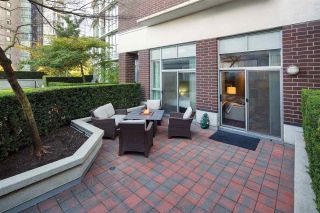 Photo 15: 102 550 PACIFIC Street in Vancouver: Yaletown Condo for sale in "AQUA AT THE PARK" (Vancouver West)  : MLS®# R2221945
