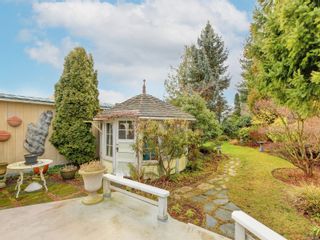 Photo 16: 1121 Caledonia Ave in Victoria: Vi Fernwood House for sale : MLS®# 920616