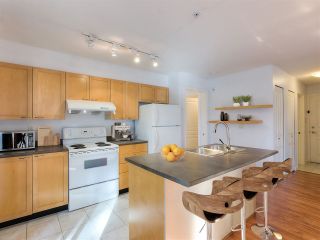 Photo 4: 205 7383 GRIFFITHS Drive in Burnaby: Highgate Condo for sale in "EIGHTEEN TREES" (Burnaby South)  : MLS®# R2447150