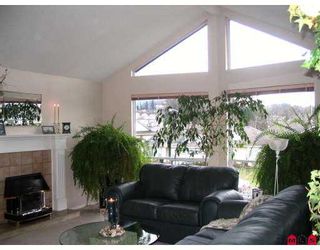 Photo 3: 8123 FORBES Street in Mission: Mission BC House for sale in "Hillside" : MLS®# F2725264