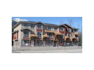 Photo 2: 1 40653 TANTALUS Road in Squamish: Garibaldi Estates Townhouse for sale in "TANTALUS CROSSING TOWNHOMES" : MLS®# V985784