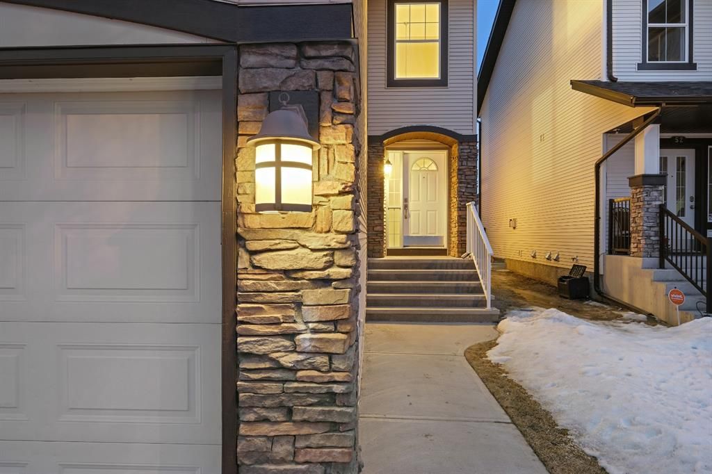 Photo 5: Photos: 48 Cougarstone Common in Calgary: Cougar Ridge Detached for sale : MLS®# A1076475