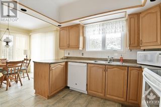 Photo 8: 745 HAUTEVIEW CRESCENT in Ottawa: House for sale : MLS®# 1377774