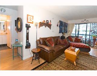 Photo 2: 204 1585 E 4TH Avenue in Vancouver: Grandview VE Condo for sale in "ALPINE PLACE" (Vancouver East)  : MLS®# V667288