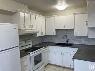 Photo 2: 216 LONDONDERRY Square in Edmonton: Zone 02 Townhouse for sale : MLS®# E4384207