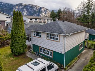 Photo 1: 1138 WILSON Crescent in Squamish: Dentville House for sale : MLS®# R2666928