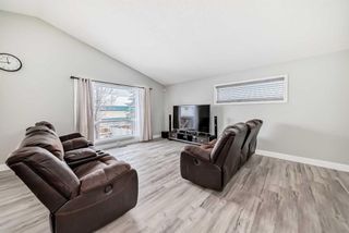Photo 4: 1310 SOMERSIDE Drive SW in Calgary: Somerset Detached for sale : MLS®# A2124080