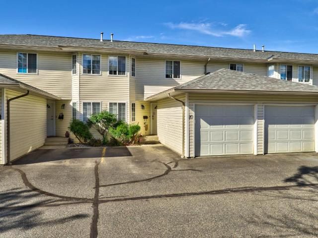 Main Photo: 20 2020 ROBSON PLACE in Kamloops: Sahali Townhouse for sale : MLS®# 158445