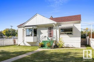 Photo 1: 9306 90 Street in Edmonton: Zone 18 House for sale : MLS®# E4358480