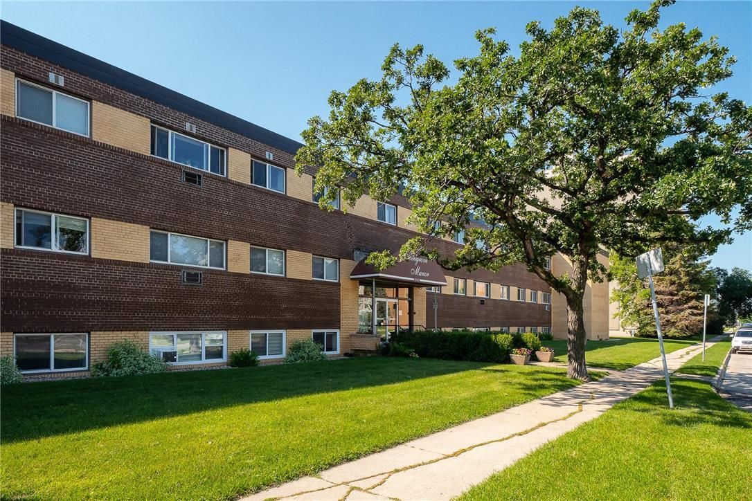 Main Photo: Updated Condo near Grant Park in Winnipeg: 1bw House for sale (Crescentwood) 