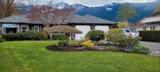 Photo 1: 10084 EDGEWATER Place: Rosedale House for sale (East Chilliwack)  : MLS®# R2797487
