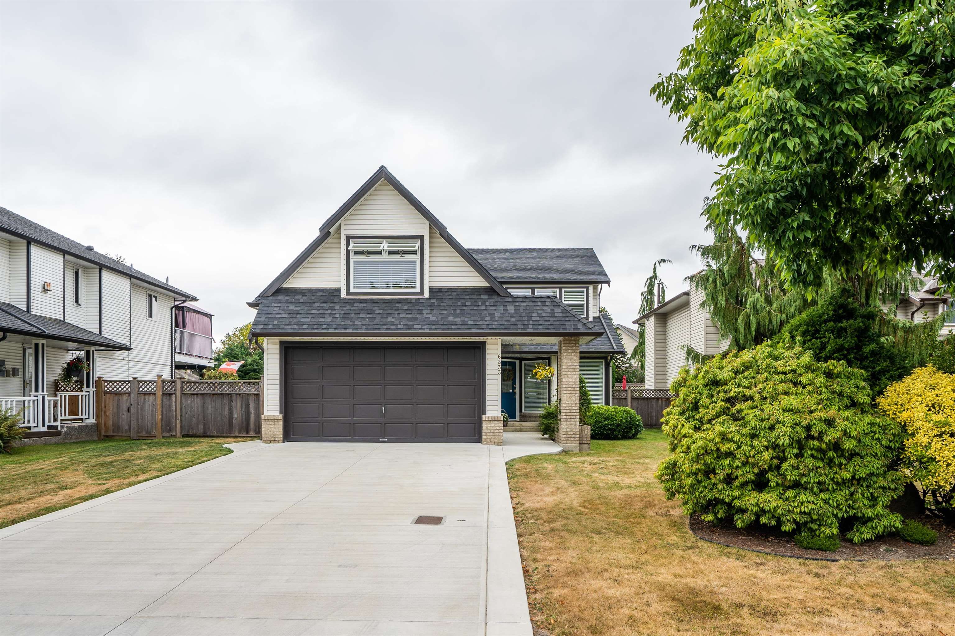 Main Photo: 6333 187A Street in Surrey: Cloverdale BC House for sale in "Eaglecrest" (Cloverdale)  : MLS®# R2719070