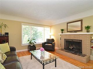 Photo 2: 3156 Mars St in VICTORIA: Vi Mayfair House for sale (Victoria)  : MLS®# 650877