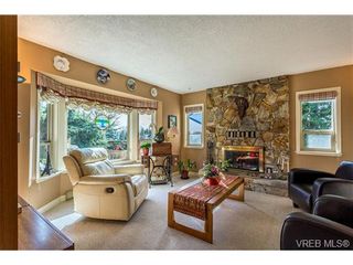 Photo 4: 810 Cameo St in VICTORIA: SE High Quadra House for sale (Saanich East)  : MLS®# 723389