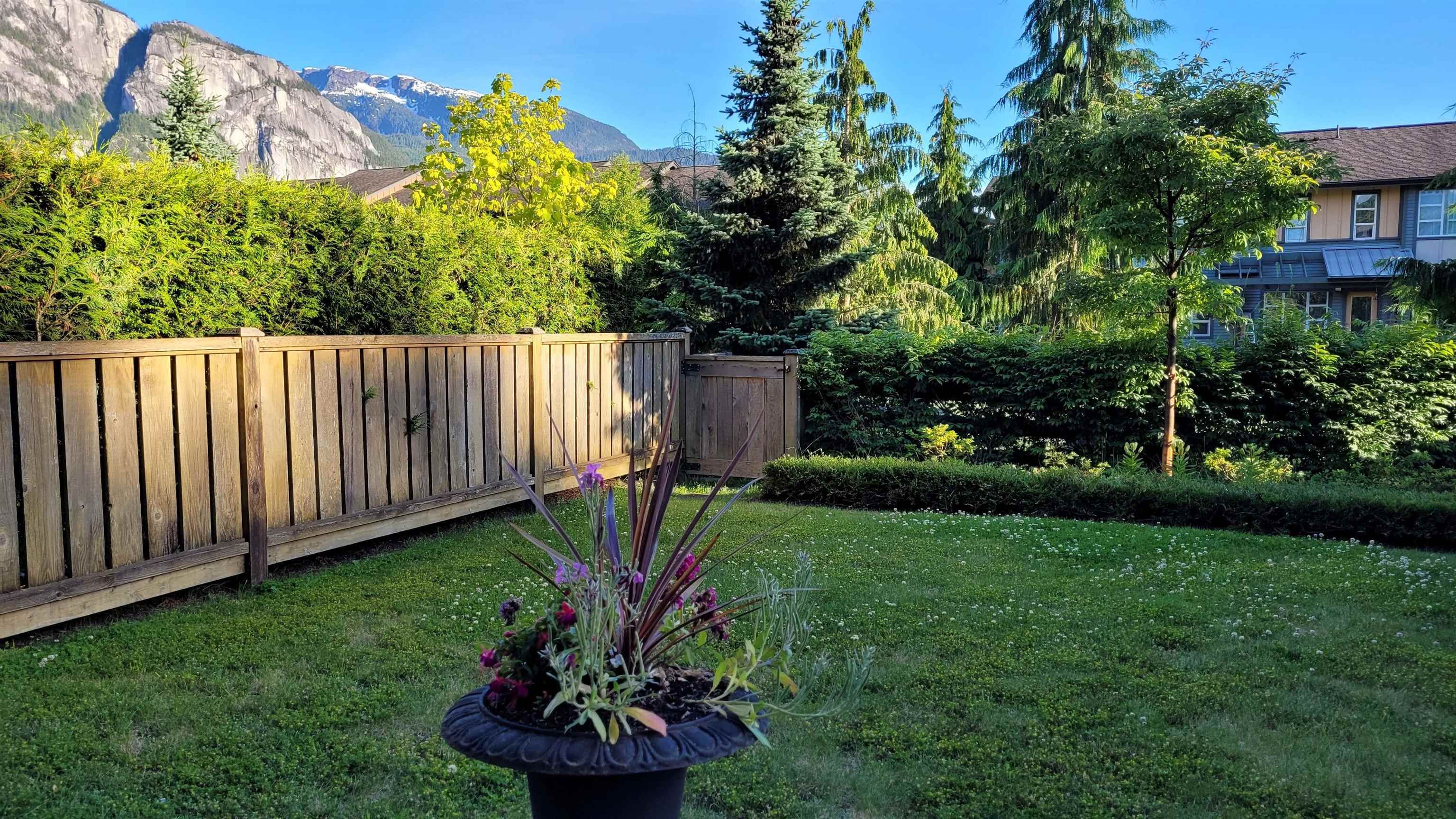 Main Photo: 1155 NATURES Gate in Squamish: Downtown SQ Townhouse for sale in "NATURE'S GATE AT EAGLEWIND" : MLS®# R2706791