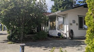 Photo 1: B 1678 Grieve Ave in Courtenay: CV Courtenay City Half Duplex for sale (Comox Valley)  : MLS®# 902805