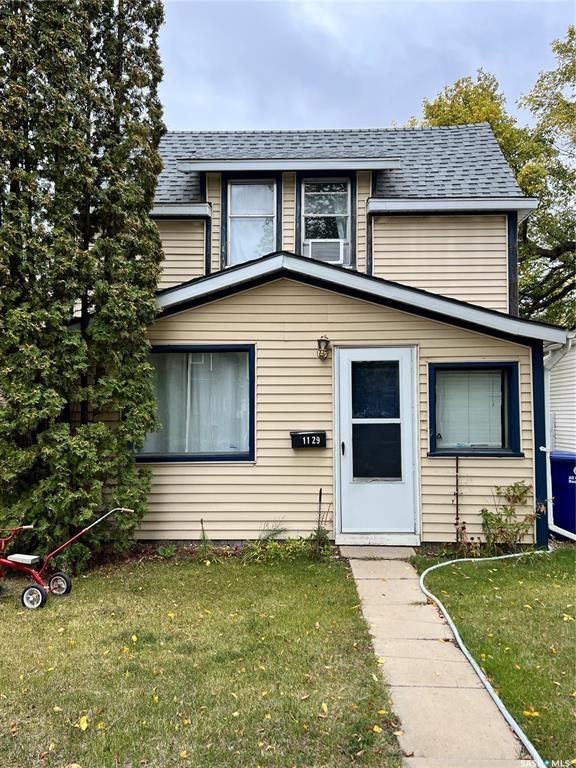 Main Photo: 1129 F Avenue North in Saskatoon: Caswell Hill Residential for sale : MLS®# SK909028