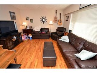 Photo 2: 3372 Shelbourne St in VICTORIA: SE Cedar Hill Half Duplex for sale (Saanich East)  : MLS®# 707040