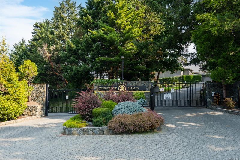 FEATURED LISTING: 5305 - 2829 Arbutus Rd Saanich
