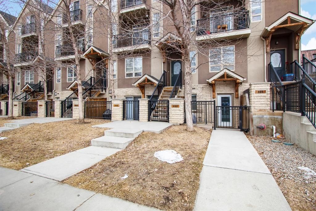 Main Photo: 202 1728 35 Avenue SW in Calgary: Altadore Row/Townhouse for sale : MLS®# A1184124