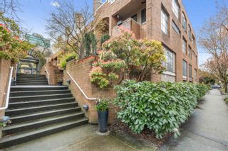 Photo 1: 4 744 W 7TH Avenue in Vancouver: Fairview VW Townhouse for sale in "Willow Arbor" (Vancouver West)  : MLS®# R2772764