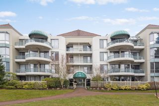 Photo 1: 301 1705 MARTIN Drive in Surrey: Sunnyside Park Surrey Condo for sale in "Southwynd" (South Surrey White Rock)  : MLS®# R2761554