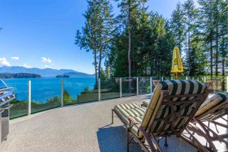 Photo 1: 1454 SMITH Road in Gibsons: Gibsons & Area House for sale in "LANGDALE" (Sunshine Coast)  : MLS®# R2412910